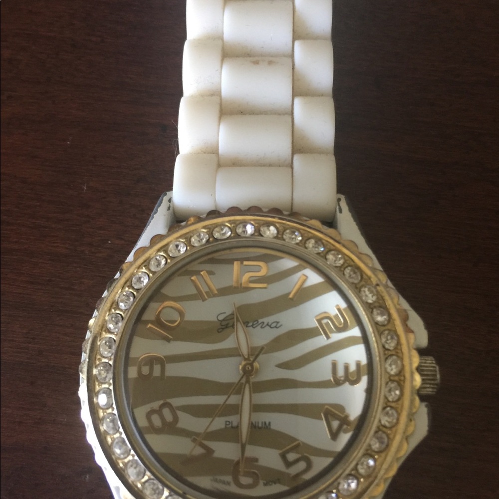 Ladies watch. White rubber strap - Picture 2 of 5